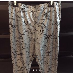 Hot Topic metallic silver crackle leggings XL